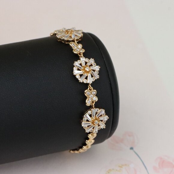 "Sparkling Rose Gold Floral Bracelet with Round & Clover Design, XPBL0962 - Picture 8 of 12